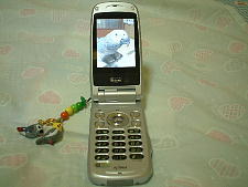 ストラップはヨウムとオカメ