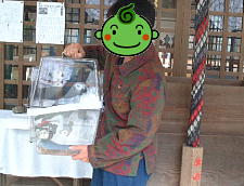 おばあちゃんと孫の図