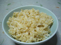 よく噛んで食べるからお茶碗1杯でお腹いっぱい〜